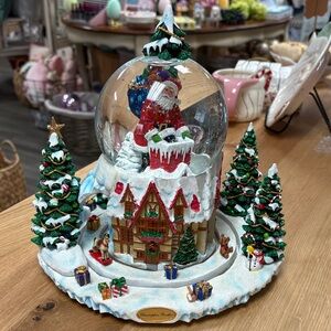 Christopher Radko Santa Claus snowglobe